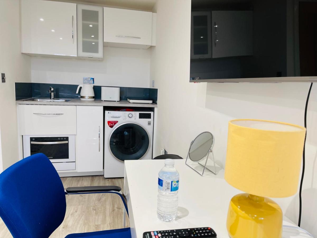 New Modern Studio Apartment, Parking, Netflix Kenilworth Exterior photo